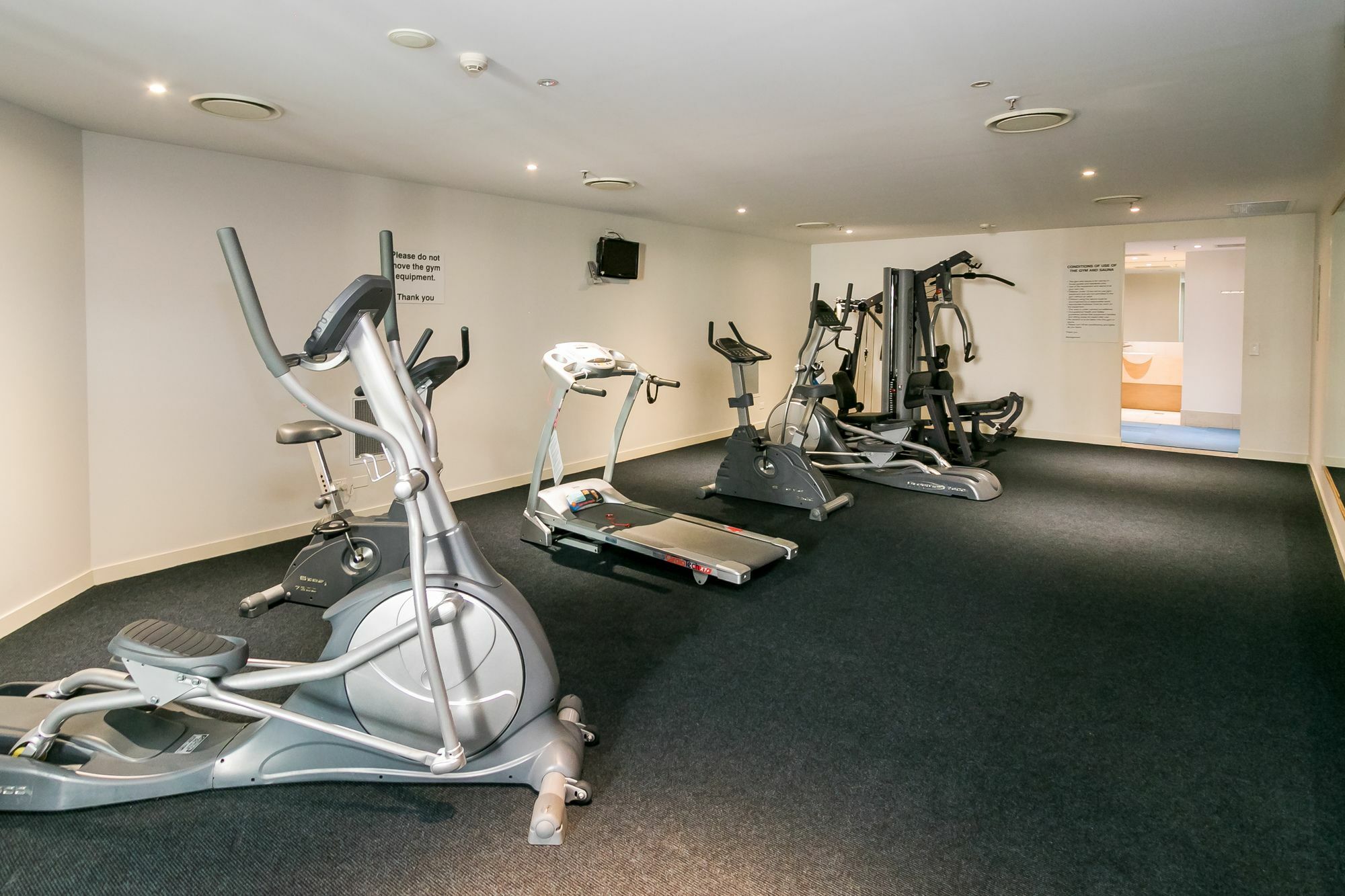 الشقق الفندقية خليج هيرفيفي  أليجرا هيرفي باي المظهر الخارجي الصورة The gym at the hotel