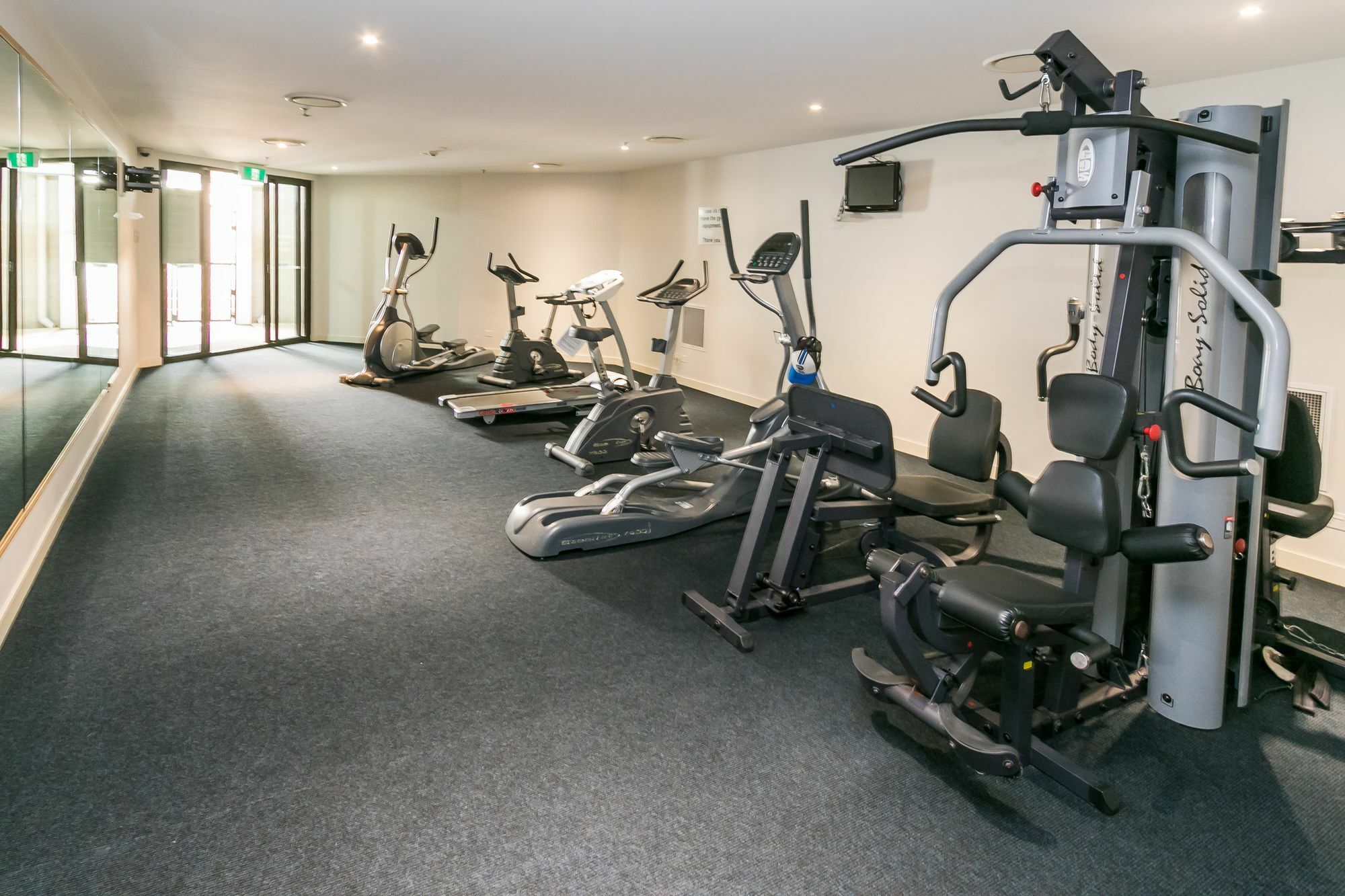 الشقق الفندقية خليج هيرفيفي  أليجرا هيرفي باي المظهر الخارجي الصورة The gym at the hotel