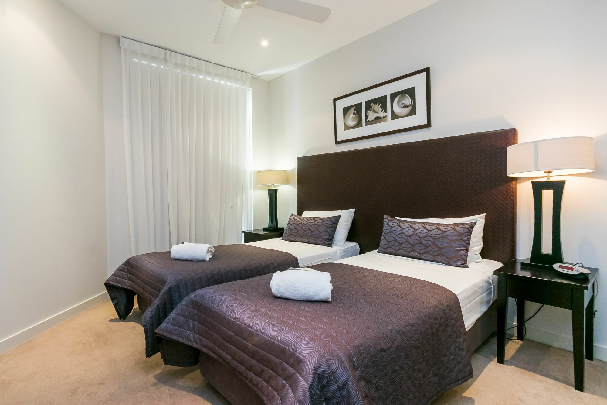 الشقق الفندقية خليج هيرفيفي  أليجرا هيرفي باي المظهر الخارجي الصورة A bedroom at the Mantra on Broadbeach
